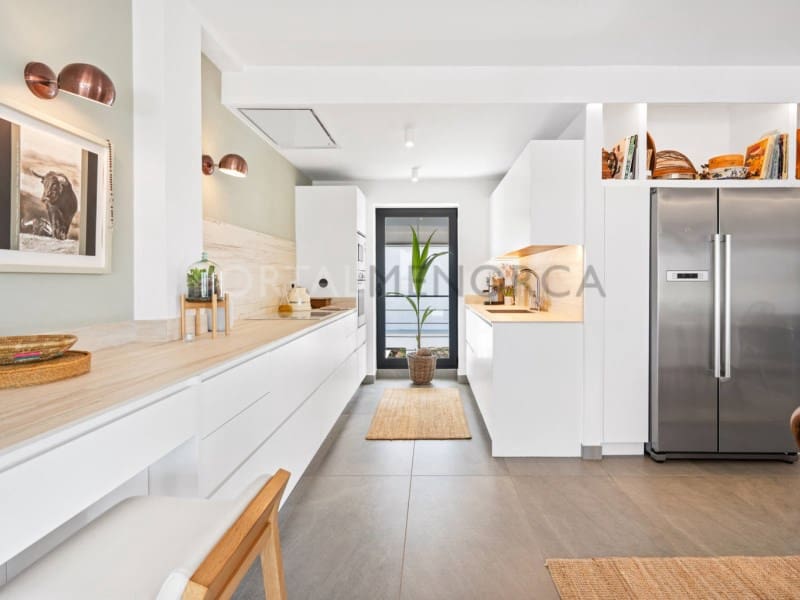 5 bedroom Villa for sale in Cala Blanca with garage - € 2,500,000 (Ref: 9930538)