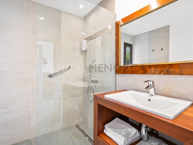 5 bedroom Villa for sale in Cala Blanca with garage - € 2,500,000 (Ref: 9930538)