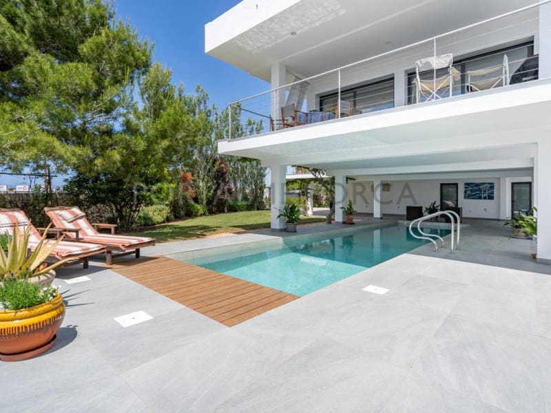 5 bedroom Villa for sale in Cala Blanca with garage - € 2,500,000 (Ref: 9930538)