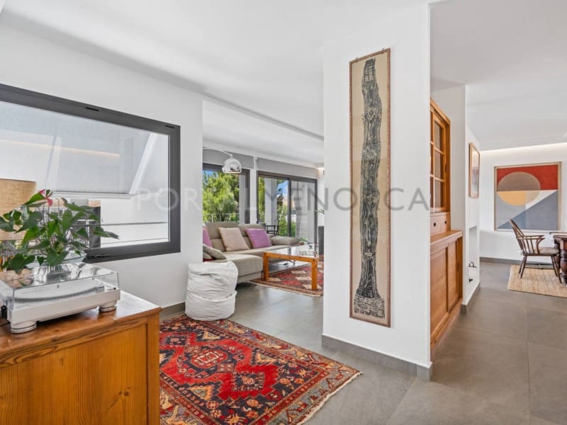 5 bedroom Villa for sale in Cala Blanca with garage - € 2,500,000 (Ref: 9930538)