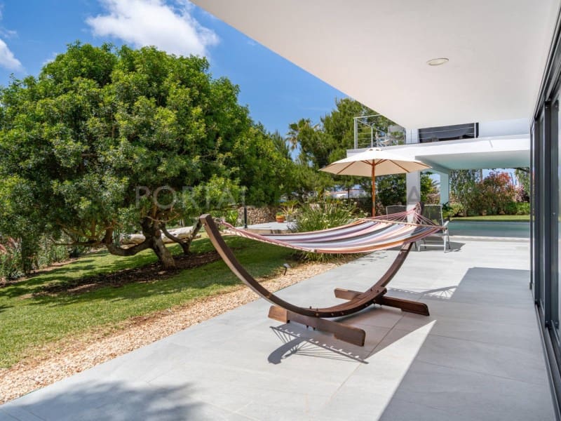 5 bedroom Villa for sale in Cala Blanca with garage - € 2,500,000 (Ref: 9930538)