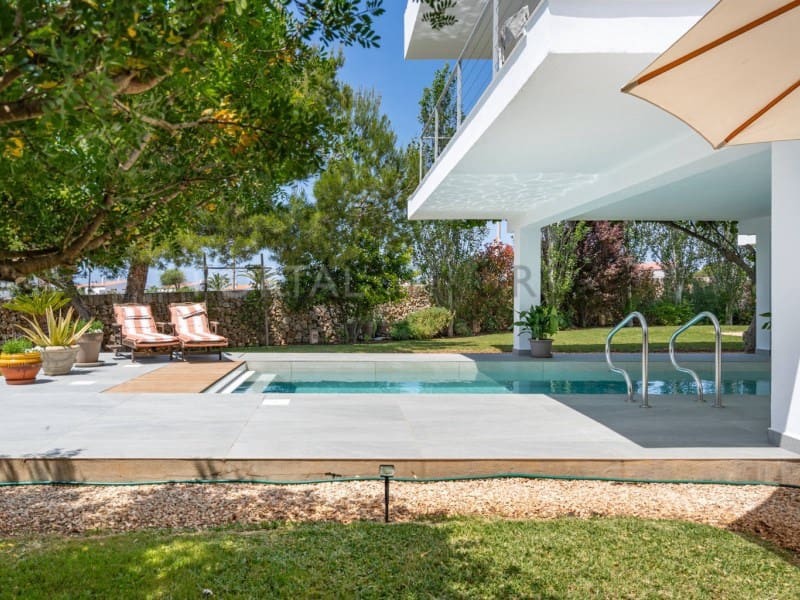 5 bedroom Villa for sale in Cala Blanca with garage - € 2,500,000 (Ref: 9930538)