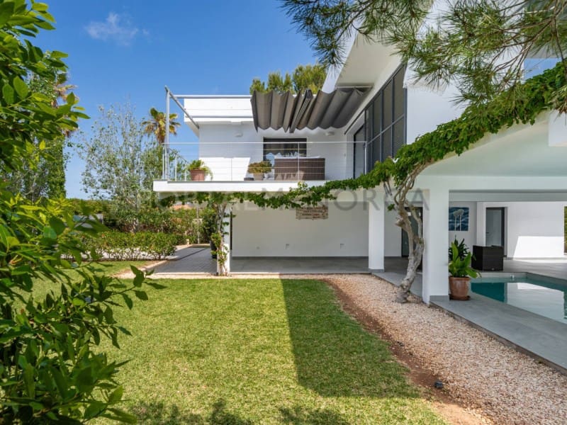5 bedroom Villa for sale in Cala Blanca with garage - € 2,500,000 (Ref: 9930538)