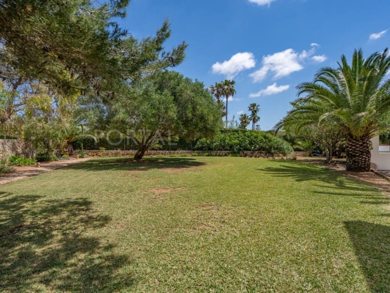 5 bedroom Villa for sale in Cala Blanca with garage - € 2,500,000 (Ref: 9930538)
