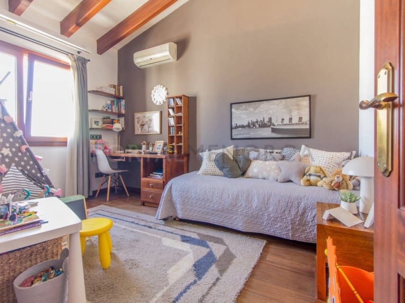 3 bedroom Penthouse for sale in Mahon / Mao with garage - € 700,000 (Ref: 9937883)