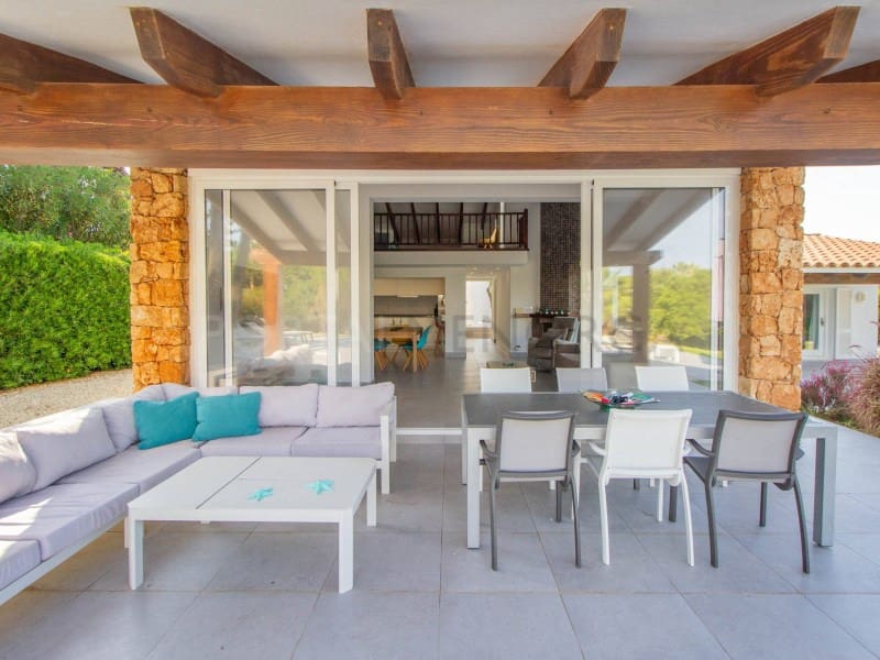 5 bedroom Villa for sale in San Luis / Sant Lluis with pool - € 1,990,000 (Ref: 9942048)