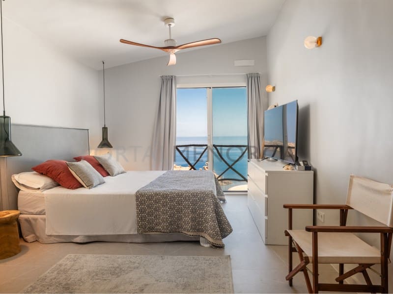 Chalet de 3 habitaciones en Cala Morell en venta con piscina - 1.495.000 € (Ref: 9978532)
