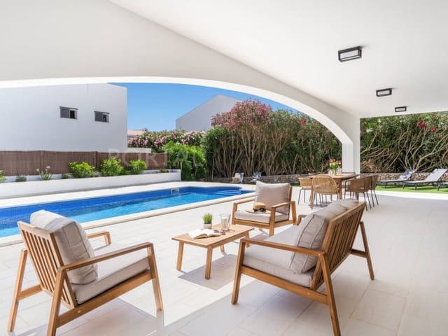 3 bedroom Villa for sale in Port d'Addaia, Es Mercadal with pool - € 725,000 (Ref: 9979581)