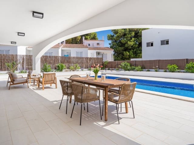 3 bedroom Villa for sale in Port d'Addaia, Es Mercadal with pool - € 725,000 (Ref: 9979581)