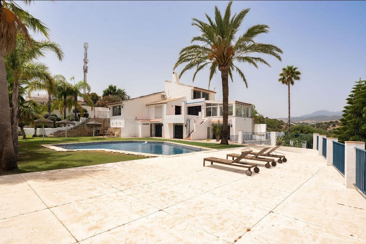 6 soverom Villa til salgs i Estepona med svømmebasseng garasje - € 1 450 000 (Ref: 10007492)