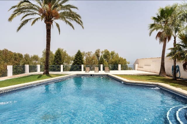 6 soveværelse Villa til salg i Playa Bahía Dorada, Estepona med swimmingpool garage - € 1.450.000 (Ref: 10007492)
