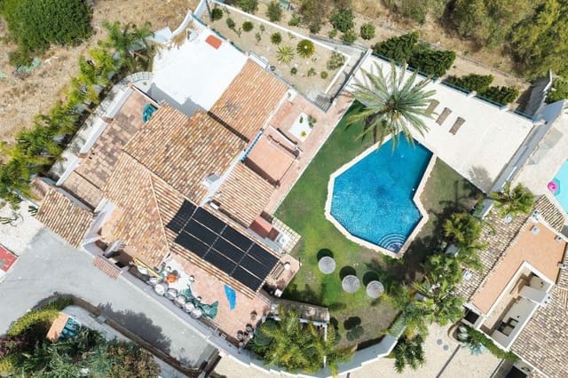 6 soveværelse Villa til salg i Playa Bahía Dorada, Estepona med swimmingpool garage - € 1.450.000 (Ref: 10007492)