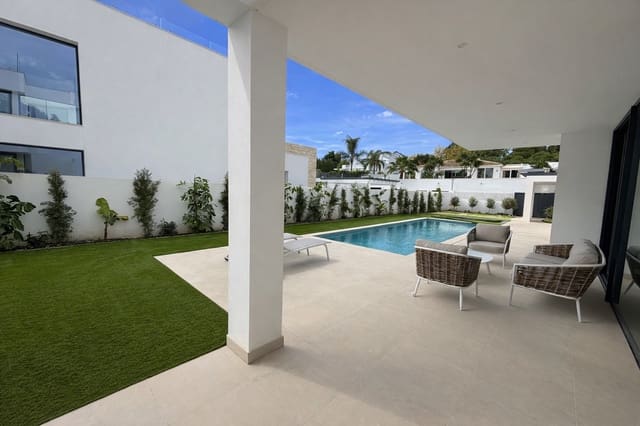 6 bedroom Villa for sale in Nueva Atalaya, Estepona with pool garage - € 1,950,000 (Ref: 10030763)