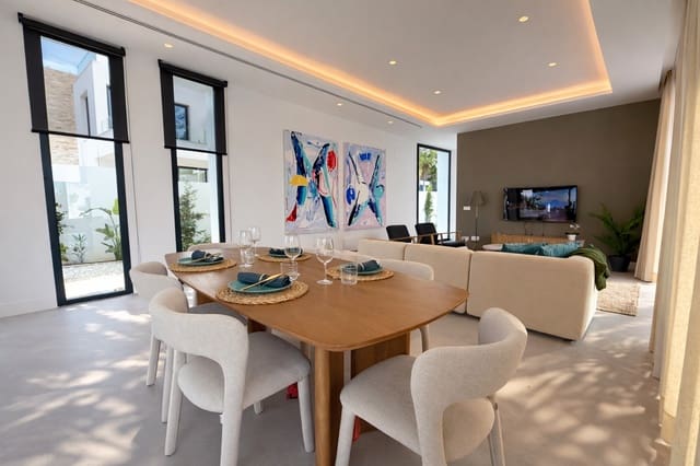 6 bedroom Villa for sale in Nueva Atalaya, Estepona with pool garage - € 1,950,000 (Ref: 10030763)