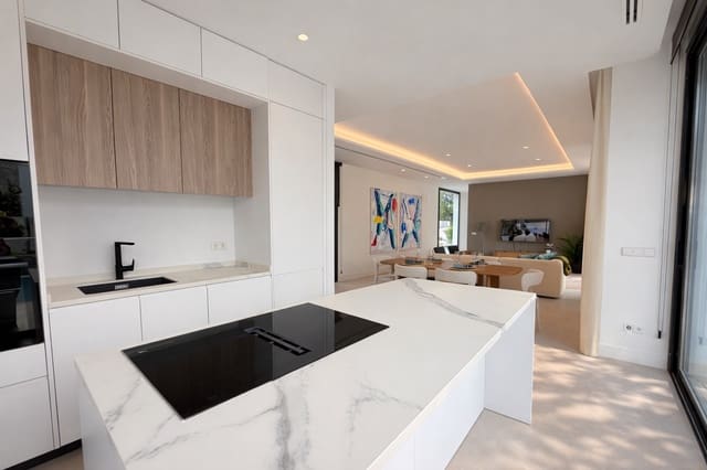 6 bedroom Villa for sale in Nueva Atalaya, Estepona with pool garage - € 1,950,000 (Ref: 10030763)