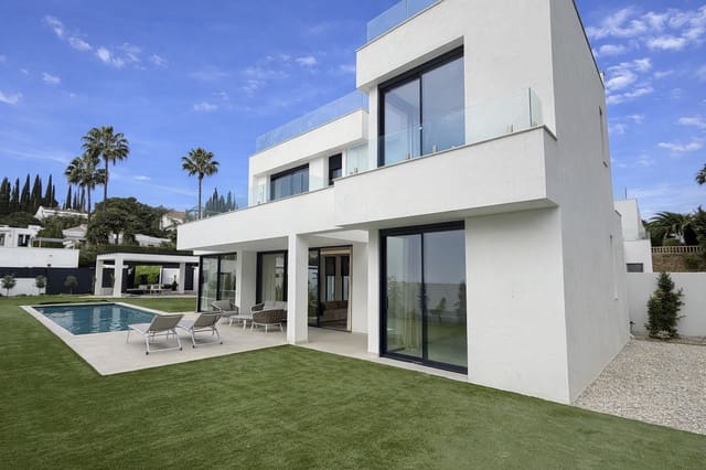 6 bedroom Villa for sale in Nueva Atalaya, Estepona with pool garage - € 1,950,000 (Ref: 10030763)