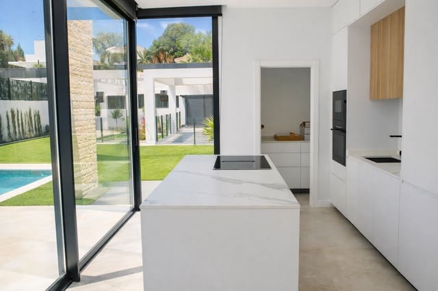 6 bedroom Villa for sale in Nueva Atalaya, Estepona with pool garage - € 1,950,000 (Ref: 10030763)