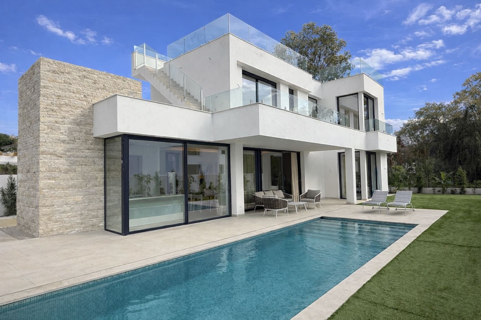 Chalet de 6 habitaciones en New Golden Mile en venta con piscina garaje - 1.950.000 € (Ref: 10030763)