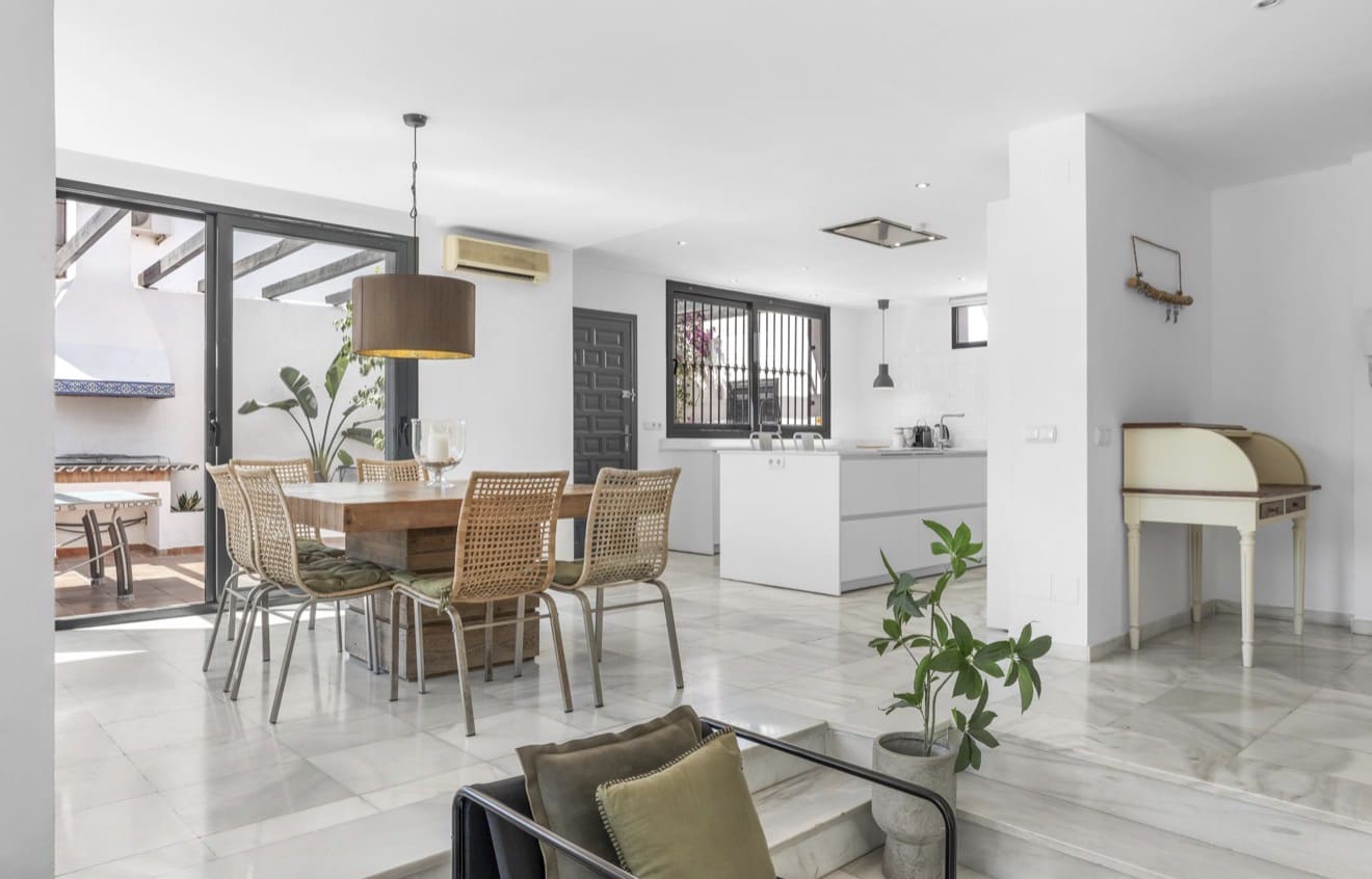 Chalet de 6 habitaciones en Nueva Andalucia en venta con piscina garaje - 1.400.000 € (Ref: 10031411)