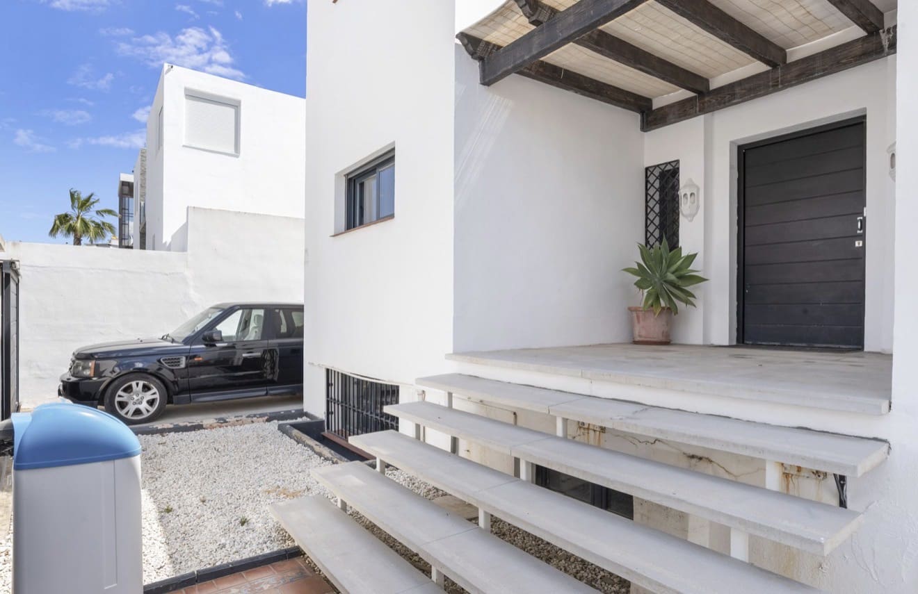 Chalet de 6 habitaciones en Nueva Andalucia en venta con piscina garaje - 1.400.000 € (Ref: 10031411)