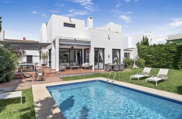 Chalet de 6 habitaciones en Nueva Andalucia, Marbella en venta con piscina garaje - 1.400.000 € (Ref: 10031411)