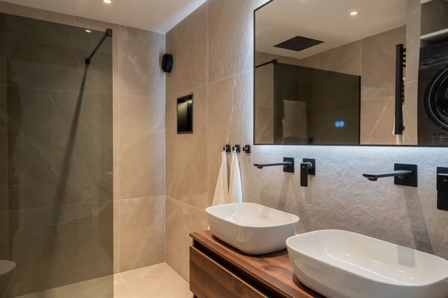 2 quarto Casa em Banda para venda em Benamara - Atalaya, Estepona com piscina garagem - 525 000 € (Ref: 10032447)