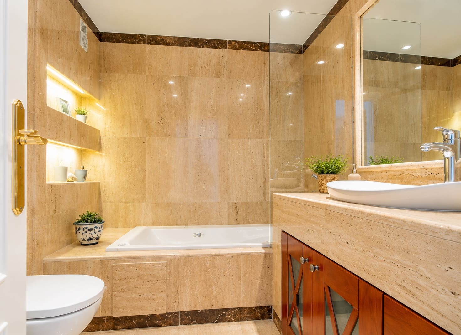 2 Zimmer Apartment zu verkaufen in Nueva Andalucia mit Pool - 769.999 € (Ref: 10037614)