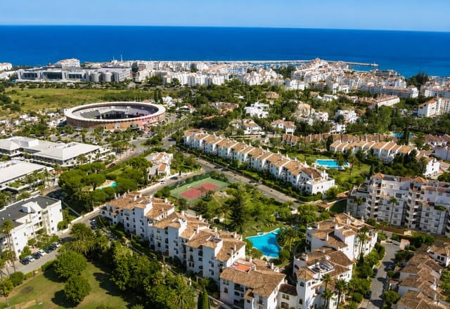 2 sovrum Lägenhet till salu i Nueva Andalucia, Marbella med pool - 769 999 € (Ref: 10037614)