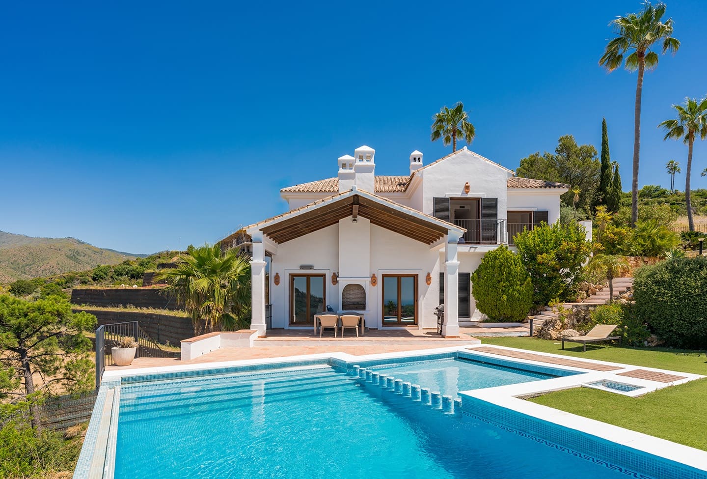 5 bedroom Villa for sale in Benahavis with pool garage - € 1,795,000 (Ref: 10098813)