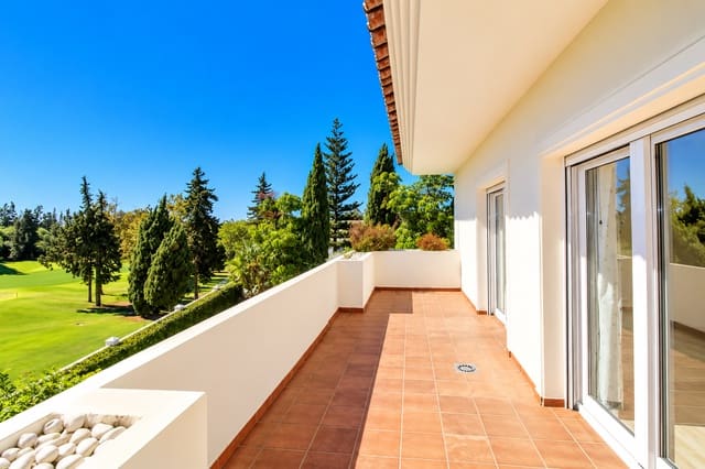 Chalet de 4 habitaciones en Guadalmina Baja, Marbella en venta con piscina garaje - 1.900.000 € (Ref: 10113269)