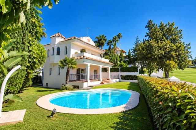 Chalet de 4 habitaciones en Guadalmina Baja, Marbella en venta con piscina garaje - 1.900.000 € (Ref: 10113269)