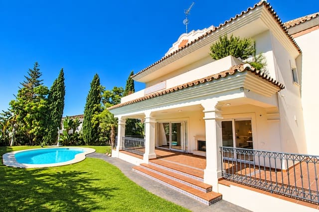 Chalet de 4 habitaciones en Guadalmina Baja, Marbella en venta con piscina garaje - 1.900.000 € (Ref: 10113269)