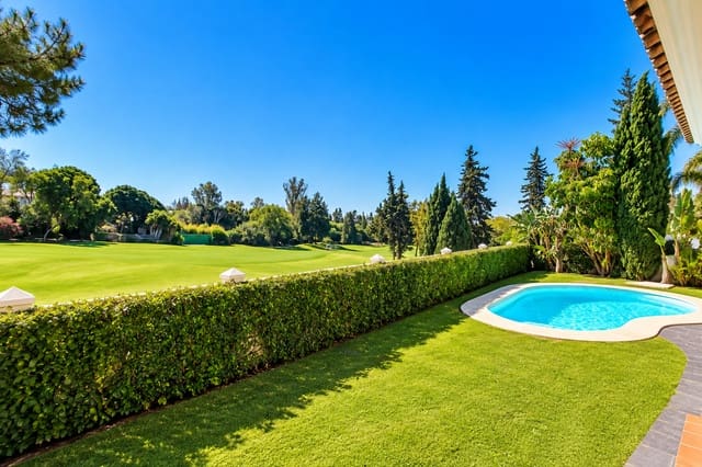 Chalet de 4 habitaciones en Guadalmina Baja, Marbella en venta con piscina garaje - 1.900.000 € (Ref: 10113269)