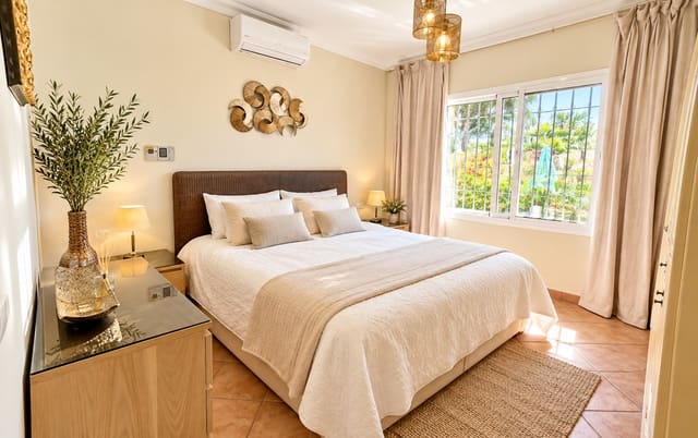 4 chambre Villa/Maison à vendre à El Chaparral, Mijas avec piscine garage - 989 000 € (Ref: 10133603)