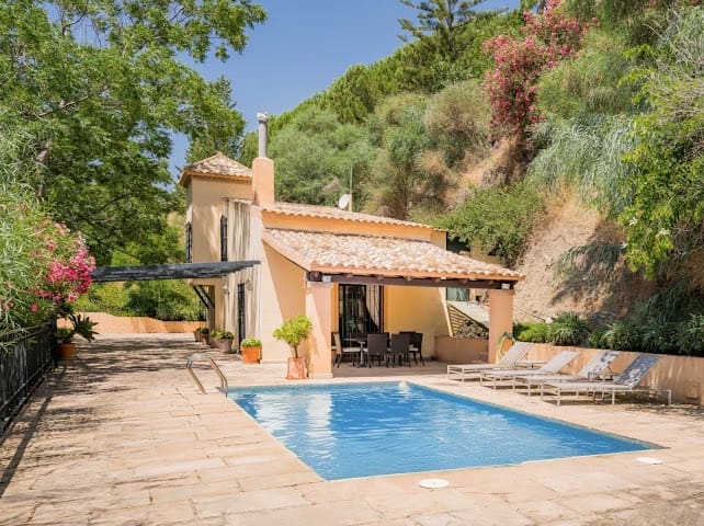9 chambre Finca/Maison de Campagne à vendre à Ojen avec piscine garage - 3 800 000 € (Ref: 10153899)