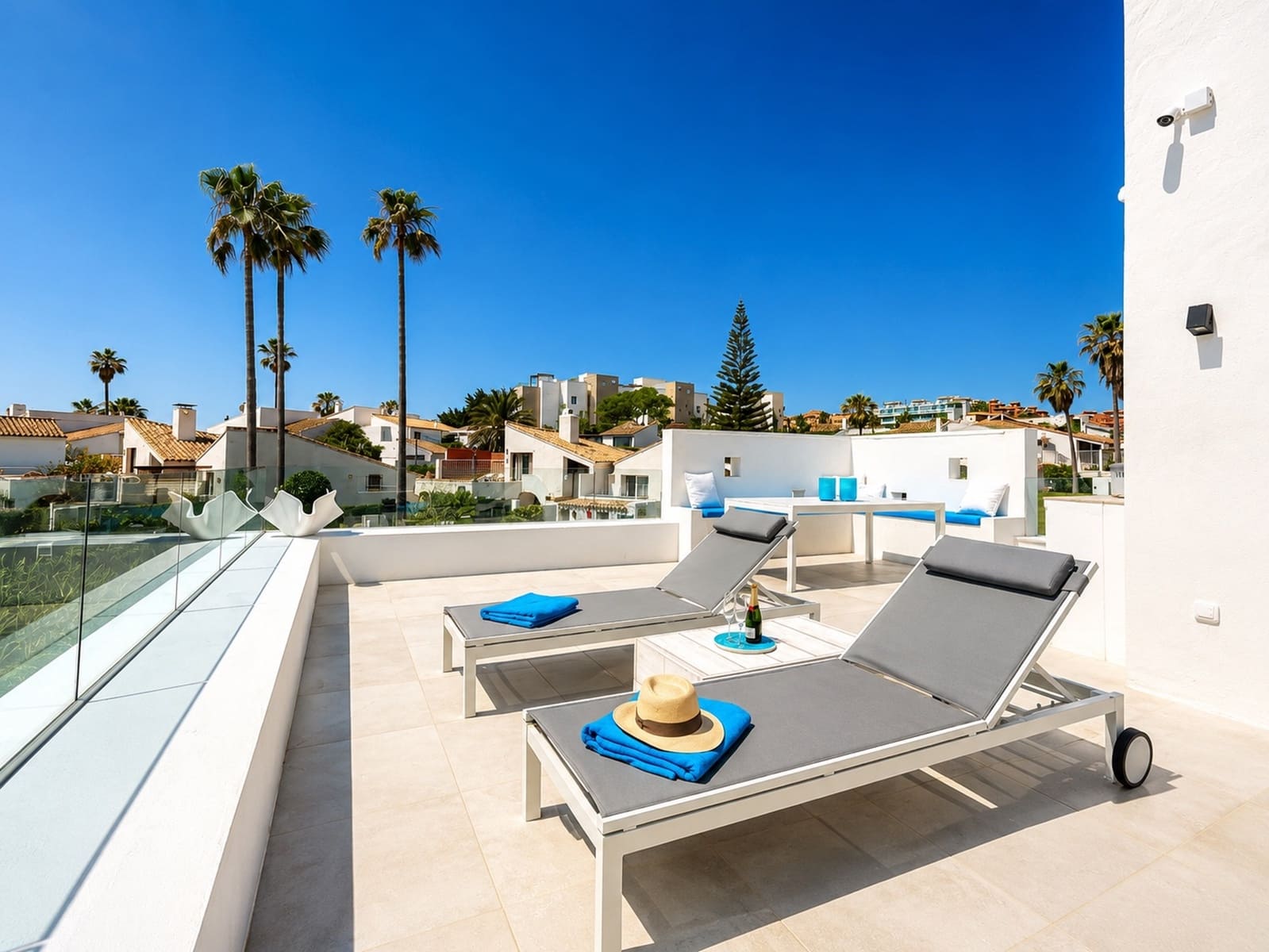 4 sypialnia Dom blizniak na sprzedaż w Estepona z basenem garażem - 1 495 000 € (Ref: 10160093)