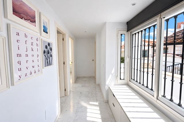 3 soverom Kjedet enebolig til leie i Riviera del Sol, Mijas med svømmebasseng garasje - € 3 500 (Ref: 10163317)