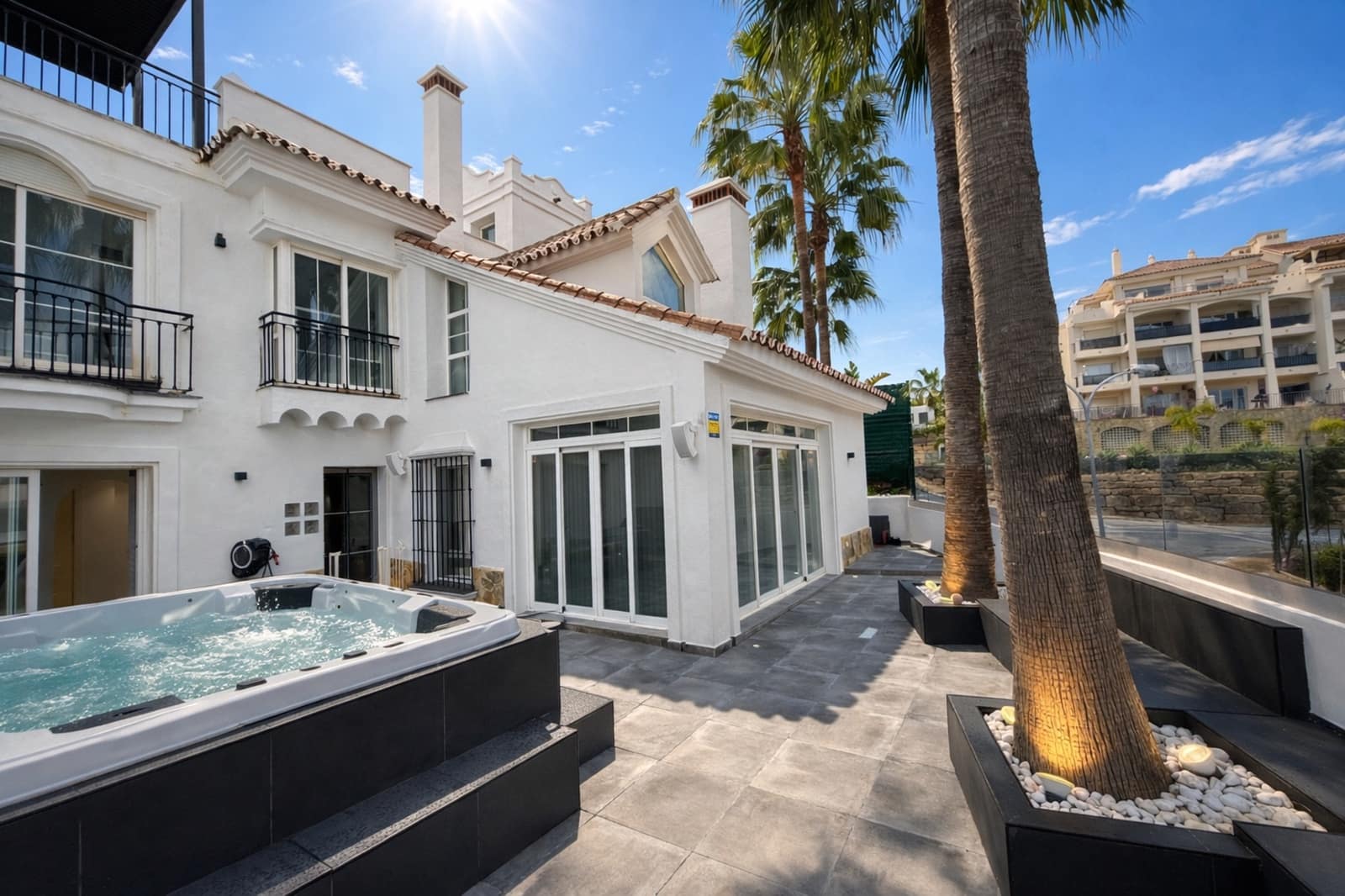 3 bedroom Semi-detached Villa for rent in Riviera del Sol with pool garage - € 3,500 (Ref: 10163317)