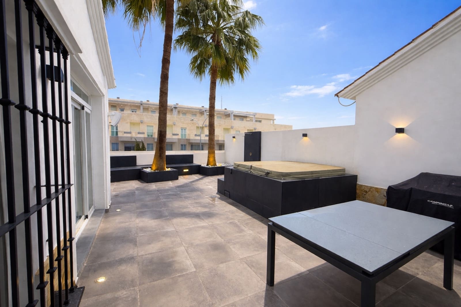 3 bedroom Semi-detached Villa for rent in Riviera del Sol with pool garage - € 3,500 (Ref: 10163317)