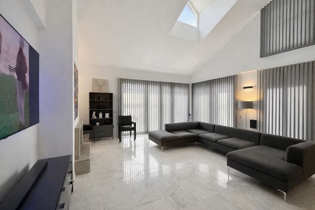 3 soverom Kjedet enebolig til leie i Riviera del Sol, Mijas med svømmebasseng garasje - € 3 500 (Ref: 10163317)