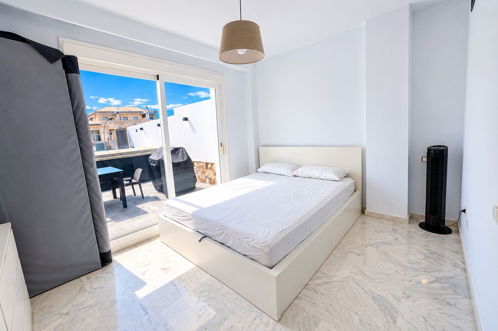 3 bedroom Semi-detached Villa for rent in Riviera del Sol with pool garage - € 3,500 (Ref: 10163317)