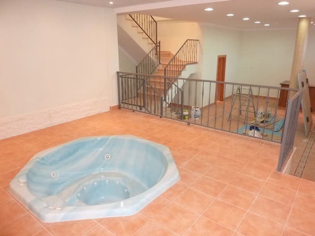 4 soveværelse Villa til salg i Marbella med swimmingpool garage - € 1.400.000 (Ref: 6015220)