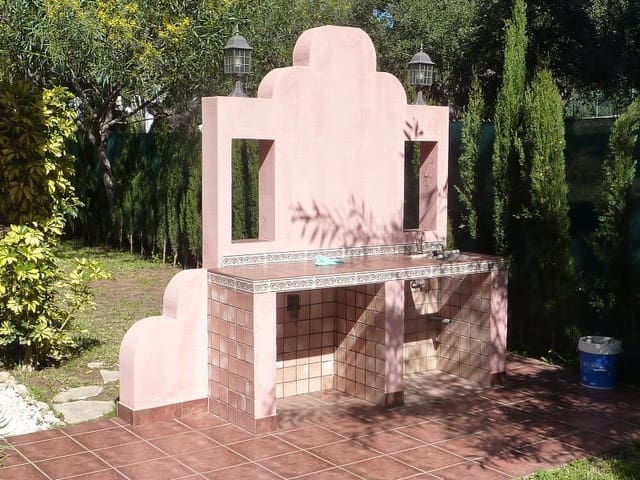 4 soveværelse Villa til salg i Marbella med swimmingpool garage - € 1.400.000 (Ref: 6015220)