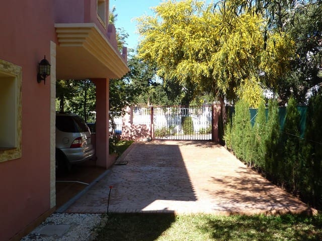 4 soveværelse Villa til salg i Marbella med swimmingpool garage - € 1.400.000 (Ref: 6015220)