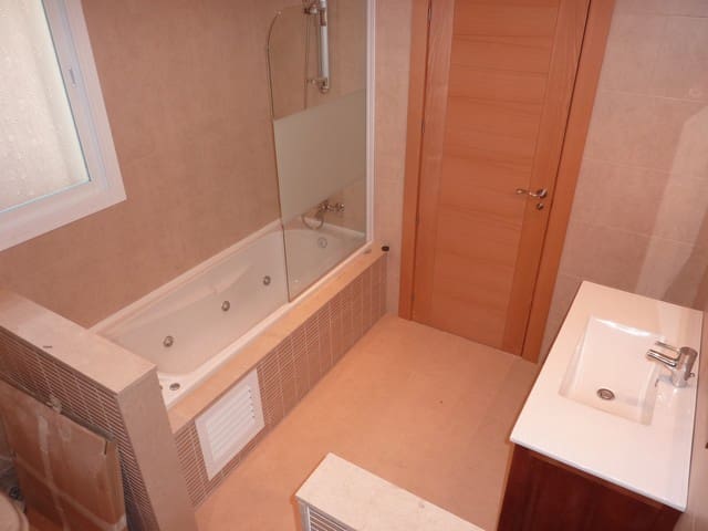 4 quarto Moradia para venda em Hacienda Las Chapas, Marbella com piscina garagem - 1 400 000 € (Ref: 6015220)