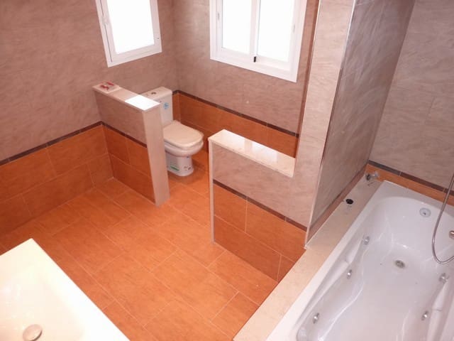 4 quarto Moradia para venda em Hacienda Las Chapas, Marbella com piscina garagem - 1 400 000 € (Ref: 6015220)