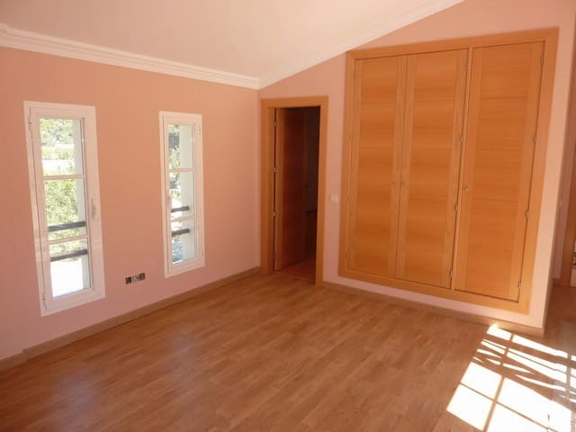 4 soveværelse Villa til salg i Marbella med swimmingpool garage - € 1.400.000 (Ref: 6015220)