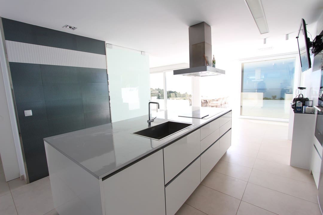 5 bedroom Villa for sale in Altea with pool - € 2,800,000 (Ref: 6015221)