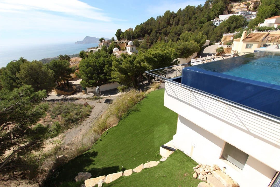 5 bedroom Villa for sale in Altea with pool - € 2,800,000 (Ref: 6015221)