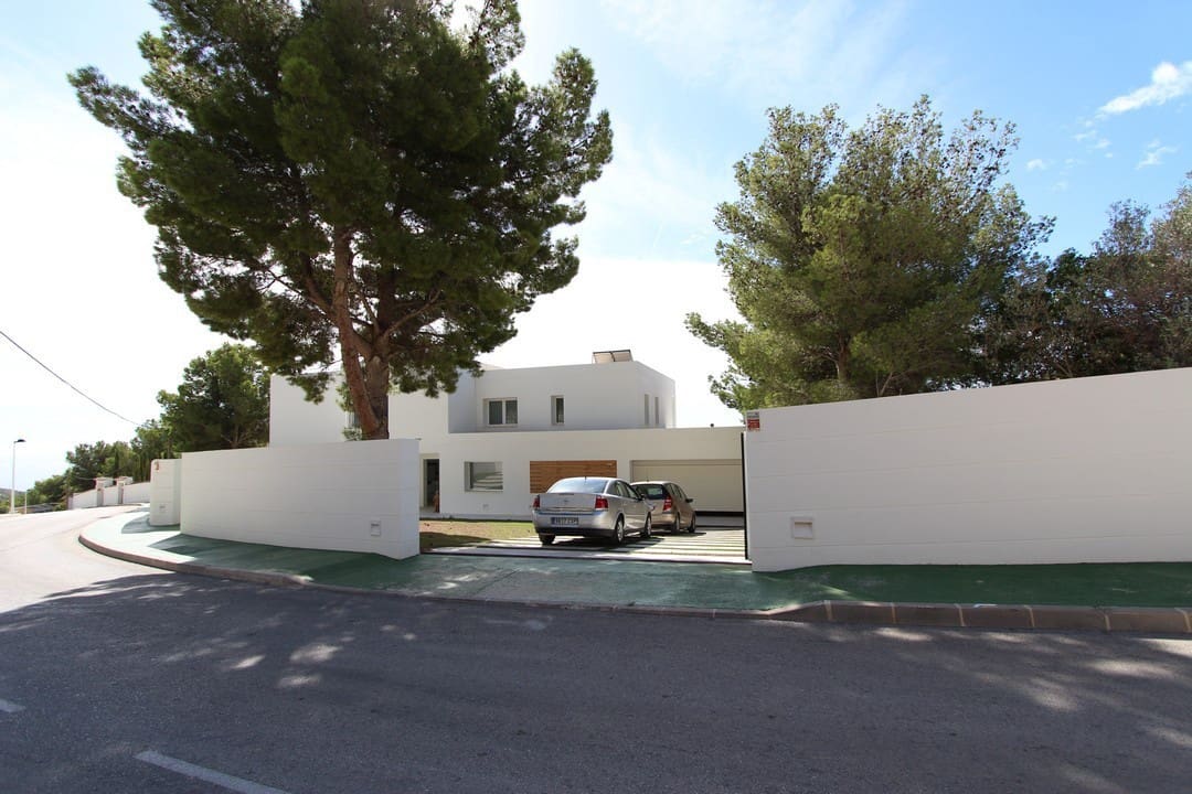 5 bedroom Villa for sale in Altea with pool - € 2,800,000 (Ref: 6015221)